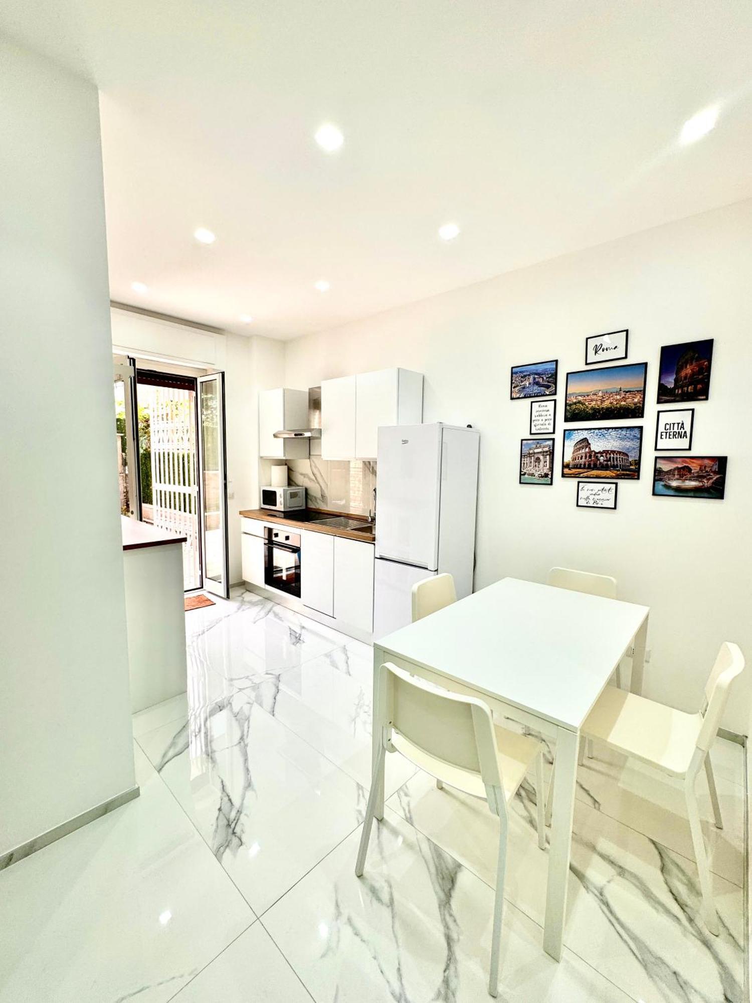 Licheni R-Home Roma Esterno foto