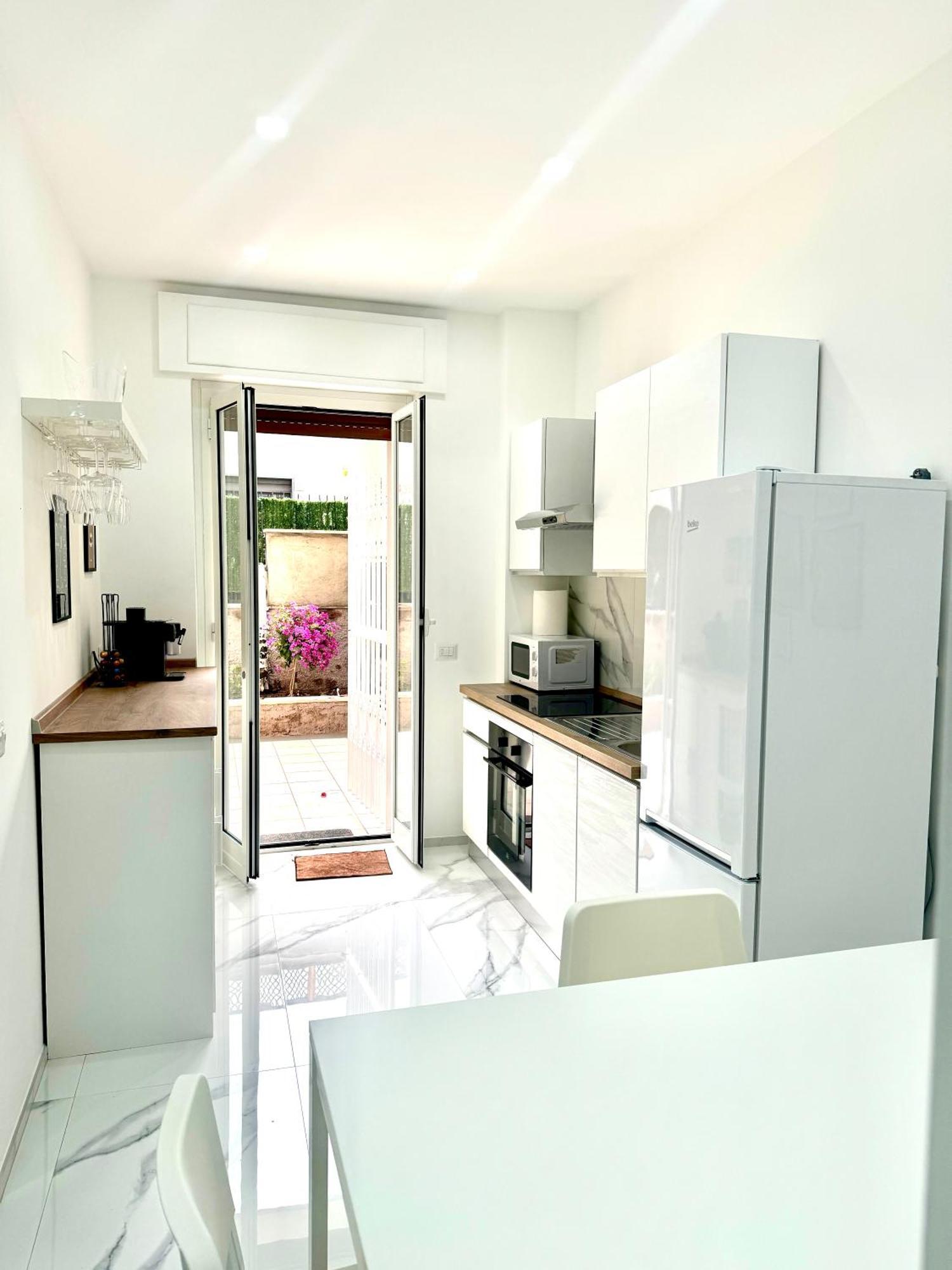 Licheni R-Home Roma Esterno foto